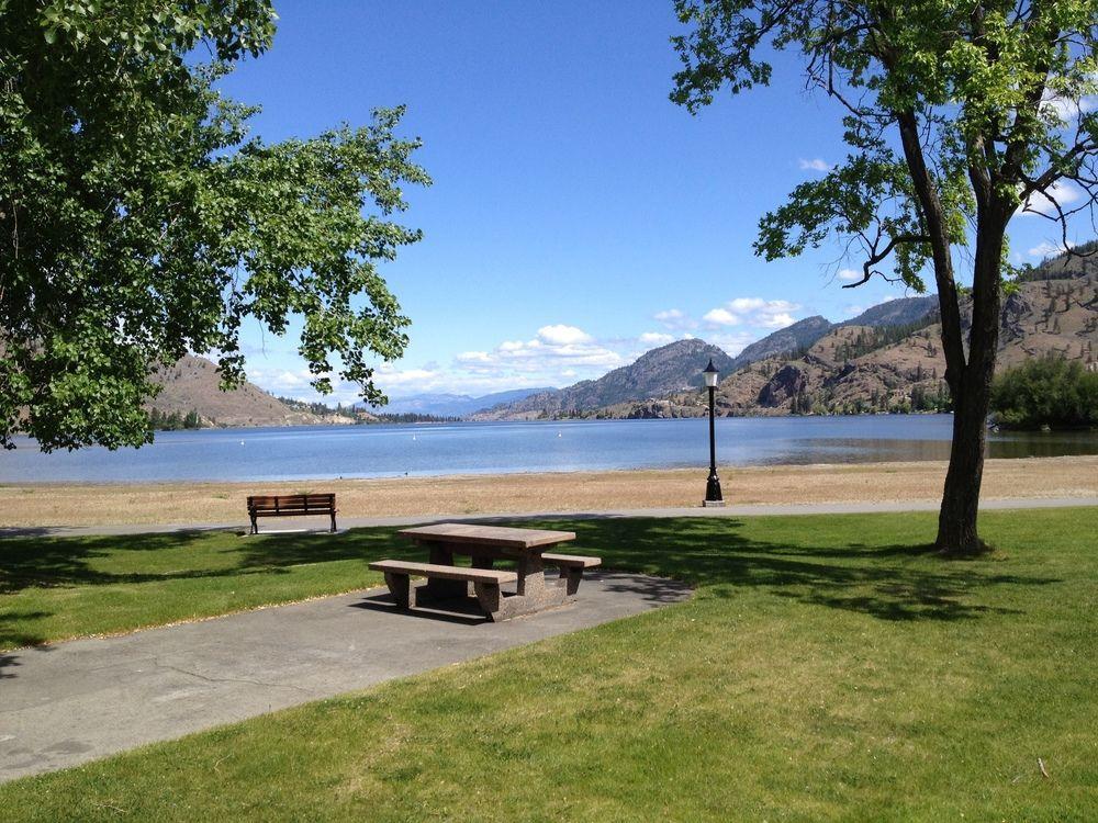La Villa Motel Okanagan Falls ภายนอก รูปภาพ